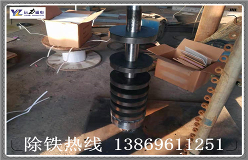 鐵礦干粉磁選機(jī)，鐵礦干粉磁選機(jī)經(jīng)得起客戶比較_磁性礦鐵礦干粉磁選機(jī)經(jīng)得起客戶比較_鐵礦干粉磁選機(jī)經(jīng)得起客戶比較工作視頻皮帶及結(jié)構(gòu)價(jià)格